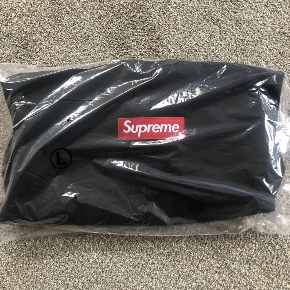 SS22 SUPREME BOXLOGO CREWNECK SIZE LARGE